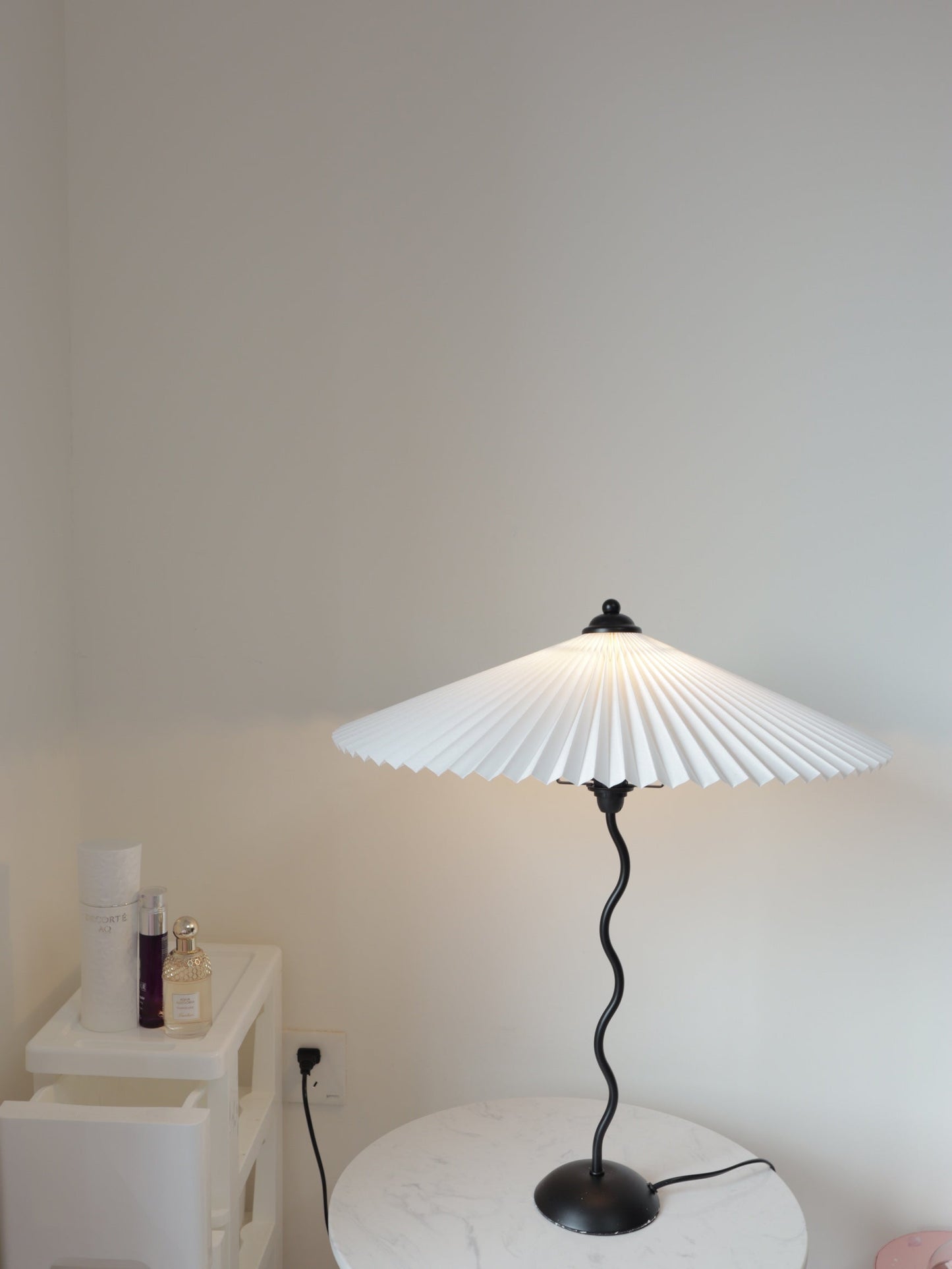 Lampe de Table Squiggle – Lampe Moderne au Design Ondulé pour Salon, Chambre et Bureau