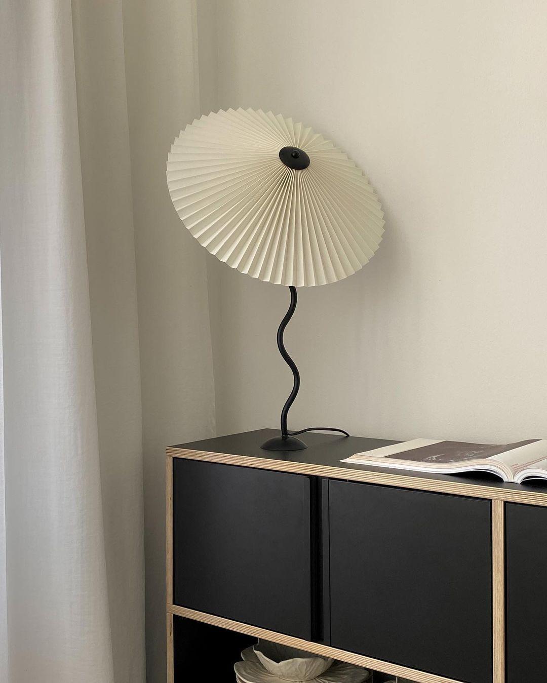 Lampe de Table Squiggle – Lampe Moderne au Design Ondulé pour Salon, Chambre et Bureau