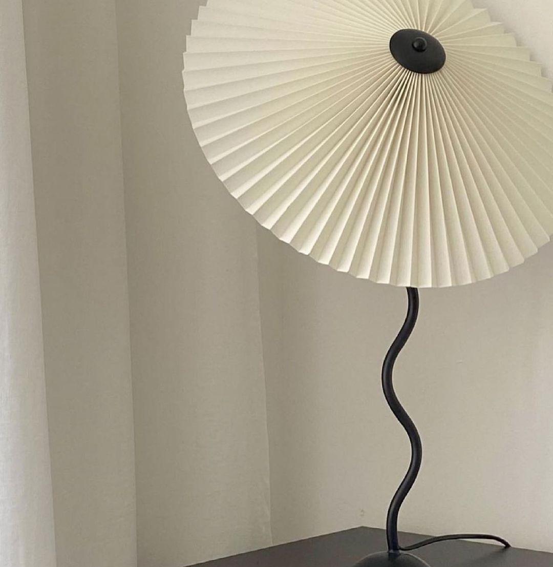 Lampe de Table Squiggle – Lampe Moderne au Design Ondulé pour Salon, Chambre et Bureau