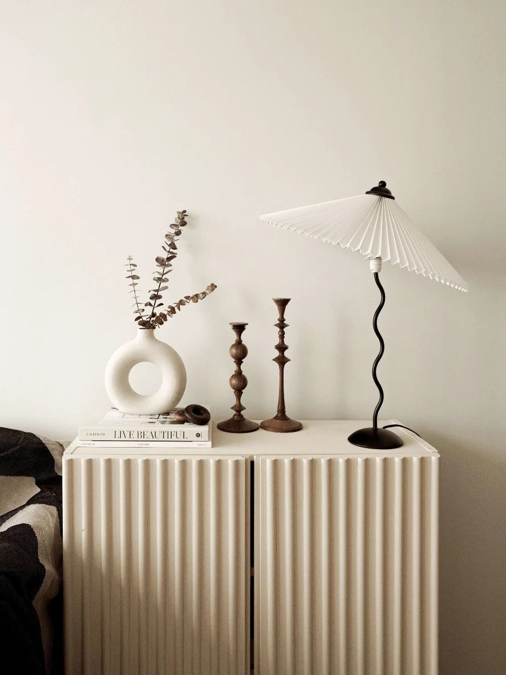 Lampe de Table Squiggle – Lampe Moderne au Design Ondulé pour Salon, Chambre et Bureau