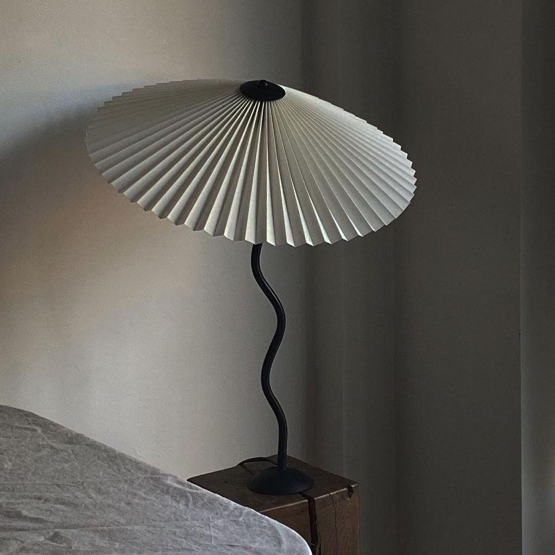 Lampe de Table Squiggle – Lampe Moderne au Design Ondulé pour Salon, Chambre et Bureau