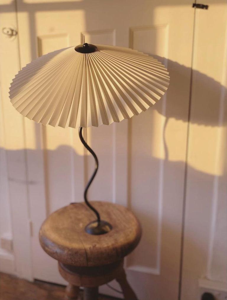 Lampe de Table Squiggle – Lampe Moderne au Design Ondulé pour Salon, Chambre et Bureau