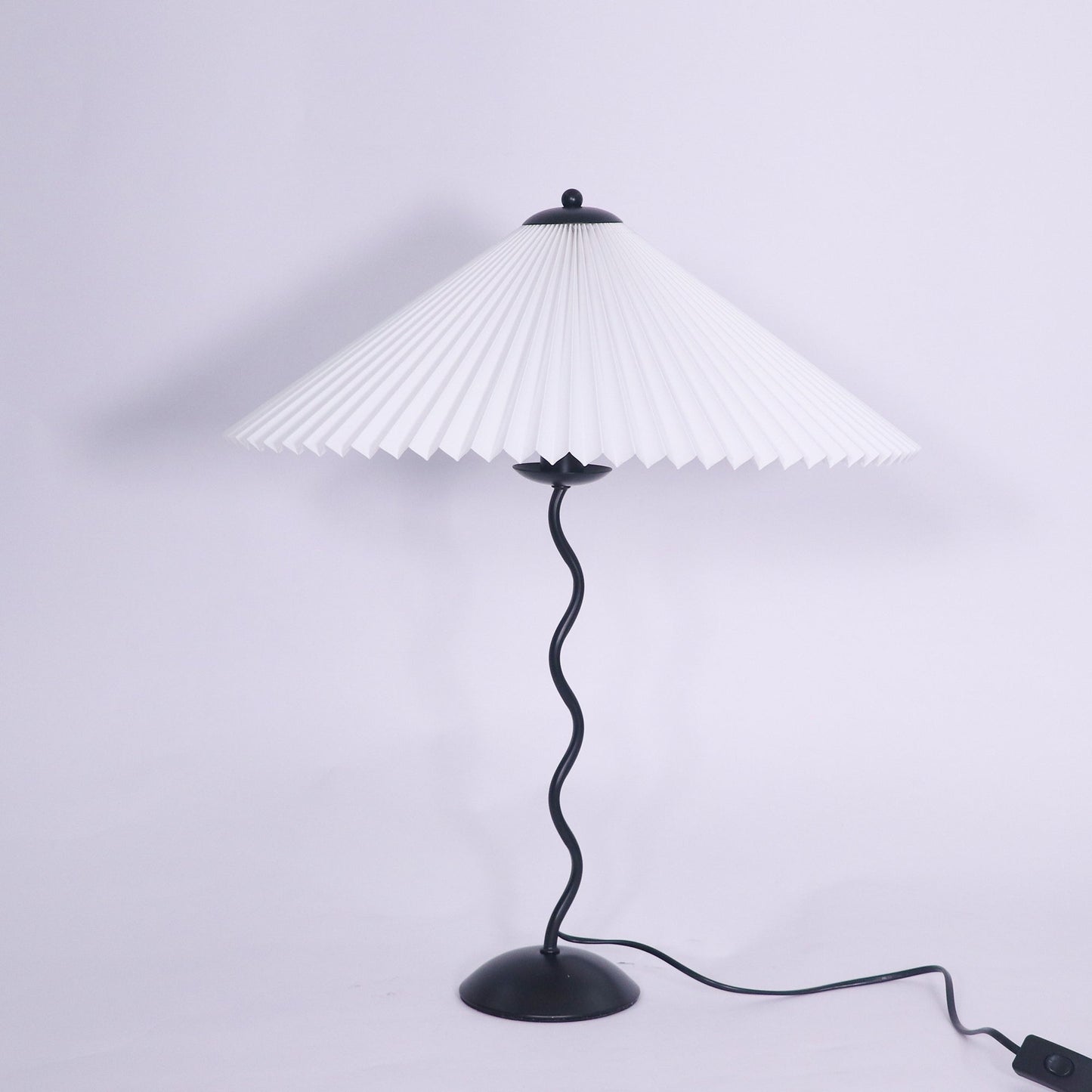 Lampe de Table Squiggle – Lampe Moderne au Design Ondulé pour Salon, Chambre et Bureau