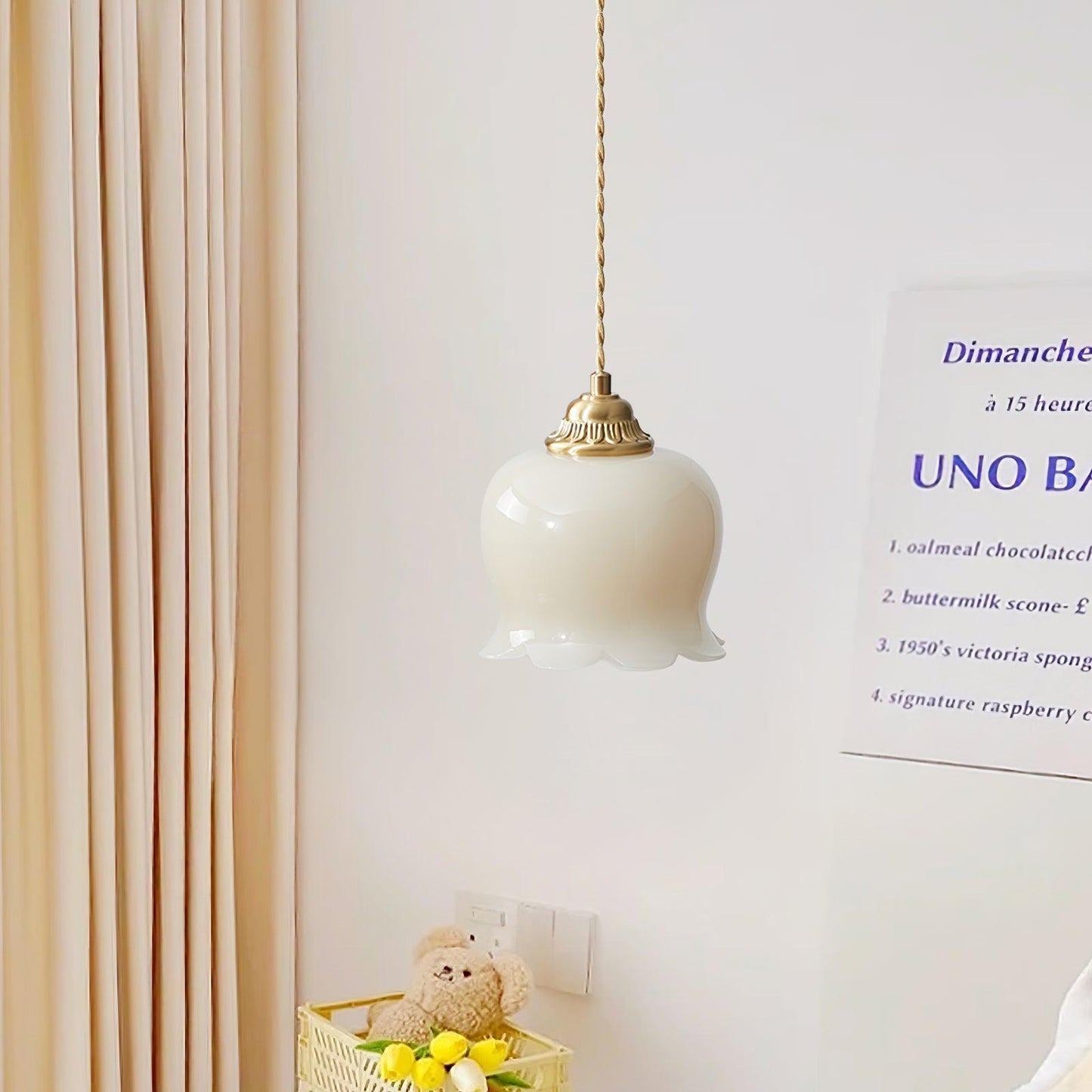 Suspension Talblume – Lampe en Laiton et Résine Inspirée par les Fleurs Naturelles