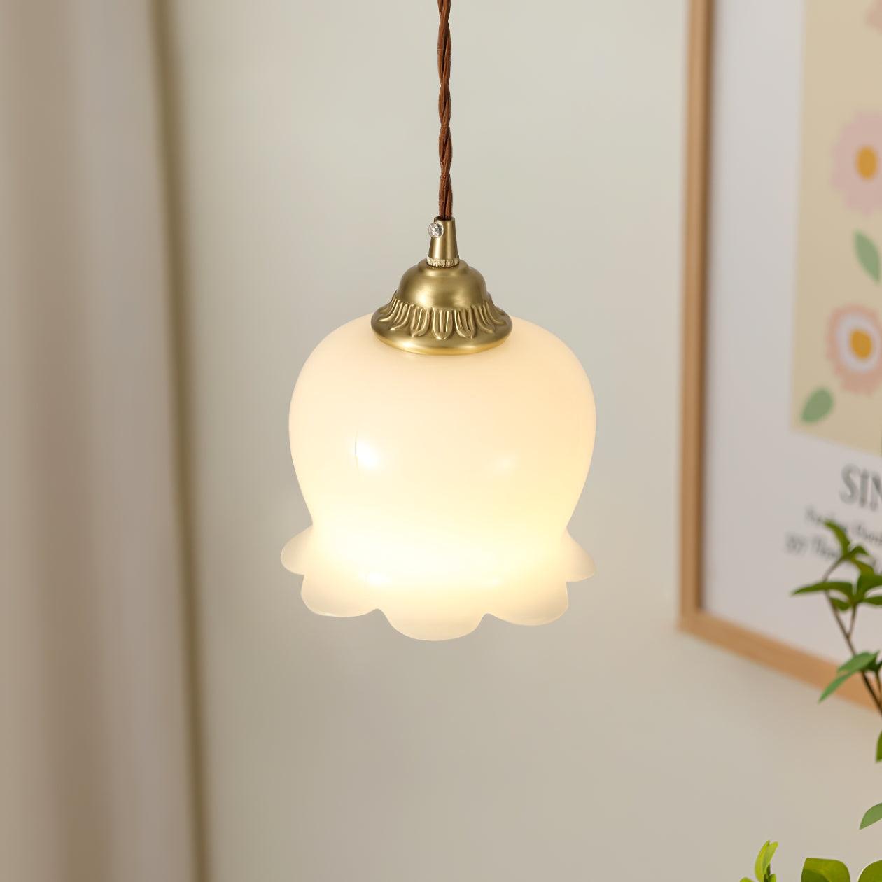 Suspension Talblume – Lampe en Laiton et Résine Inspirée par les Fleurs Naturelles