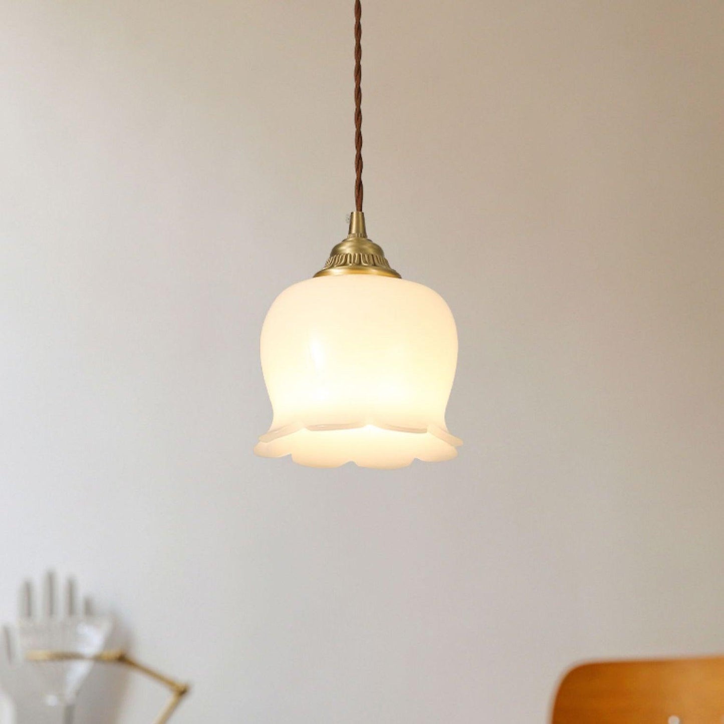 Suspension Talblume – Lampe en Laiton et Résine Inspirée par les Fleurs Naturelles