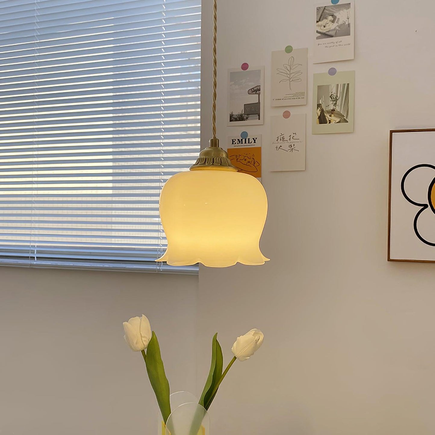 Suspension Talblume – Lampe en Laiton et Résine Inspirée par les Fleurs Naturelles