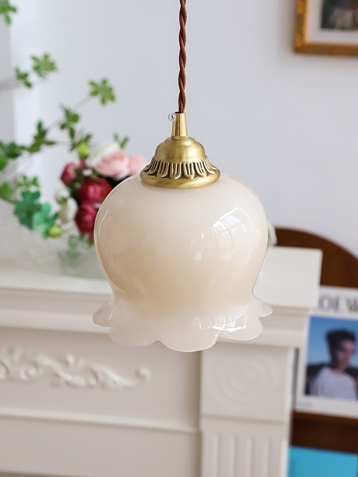 Suspension Talblume – Lampe en Laiton et Résine Inspirée par les Fleurs Naturelles