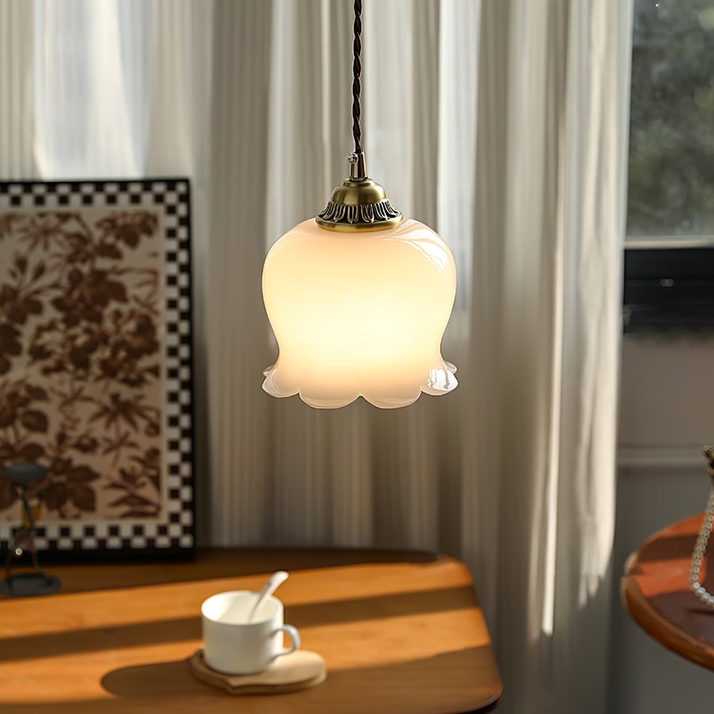 Suspension Talblume – Lampe en Laiton et Résine Inspirée par les Fleurs Naturelles