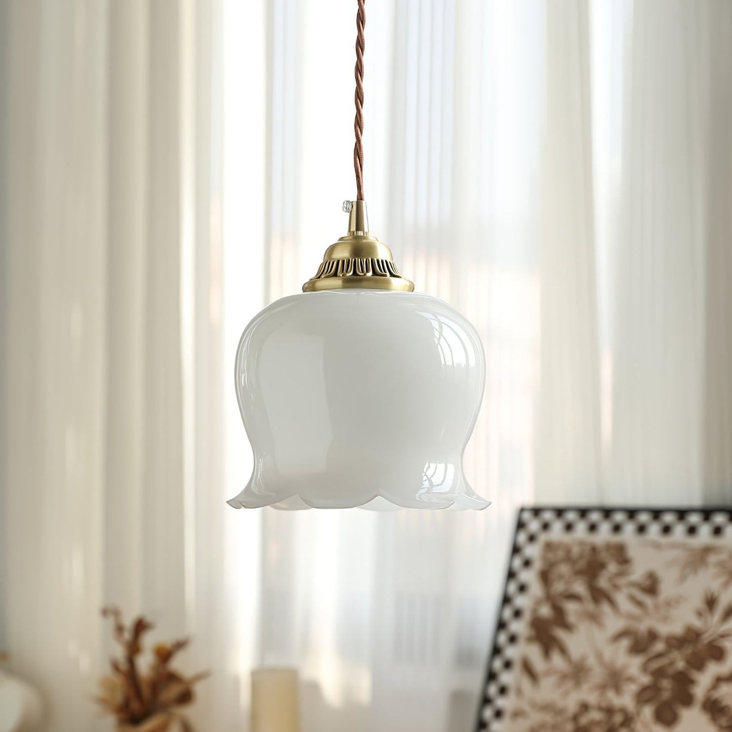 Suspension Talblume – Lampe en Laiton et Résine Inspirée par les Fleurs Naturelles
