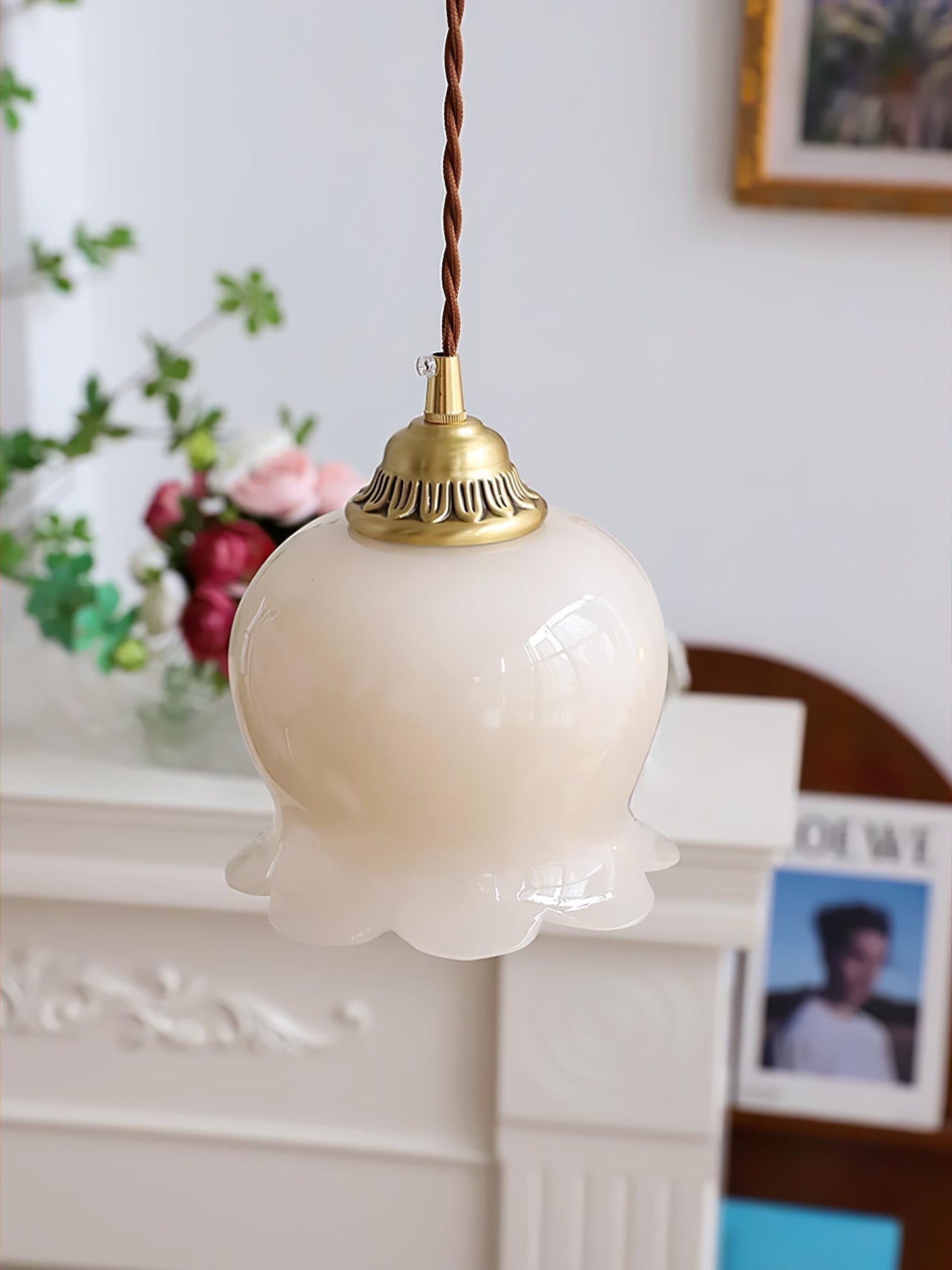Suspension Talblume – Lampe en Laiton et Résine Inspirée par les Fleurs Naturelles