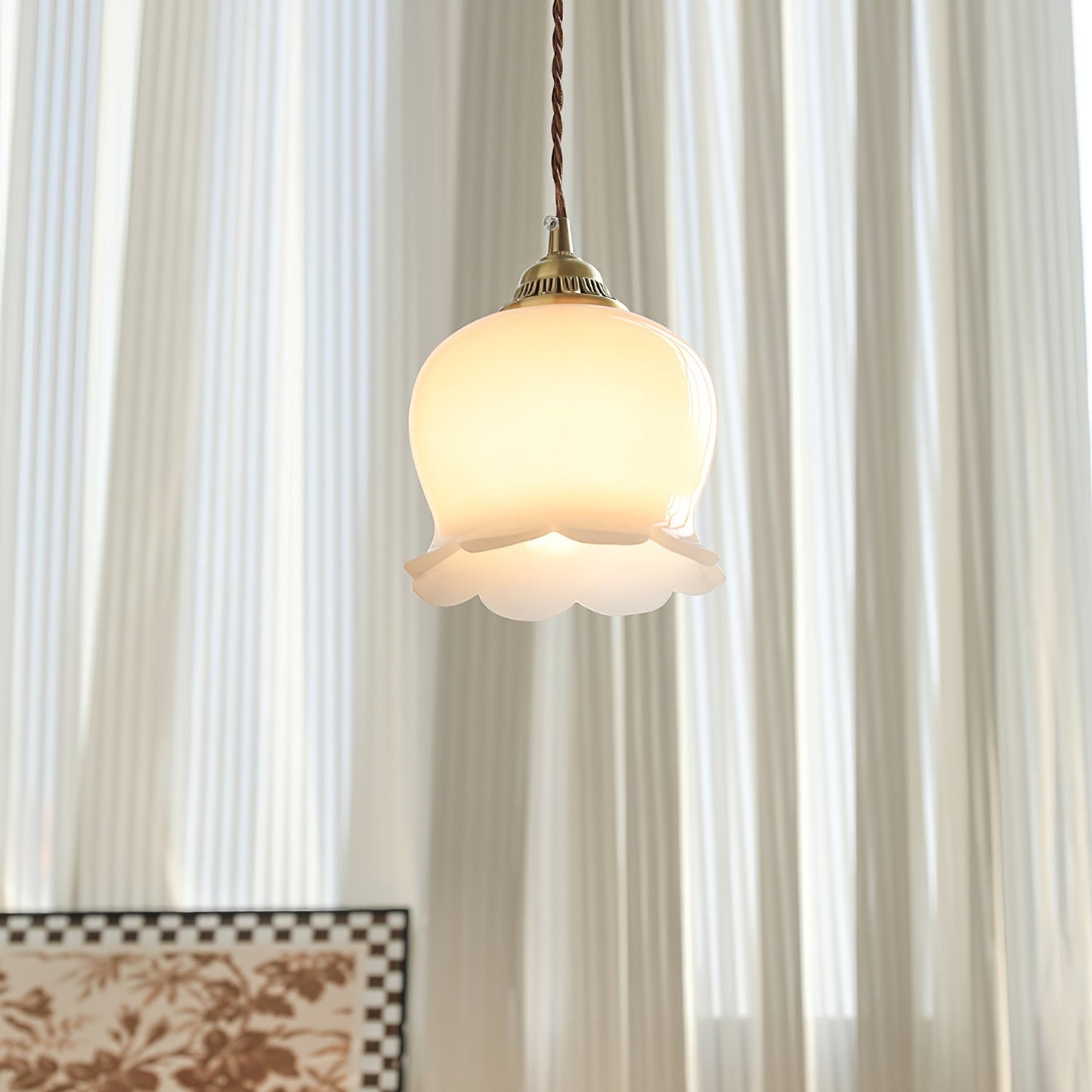 Suspension Talblume – Lampe en Laiton et Résine Inspirée par les Fleurs Naturelles