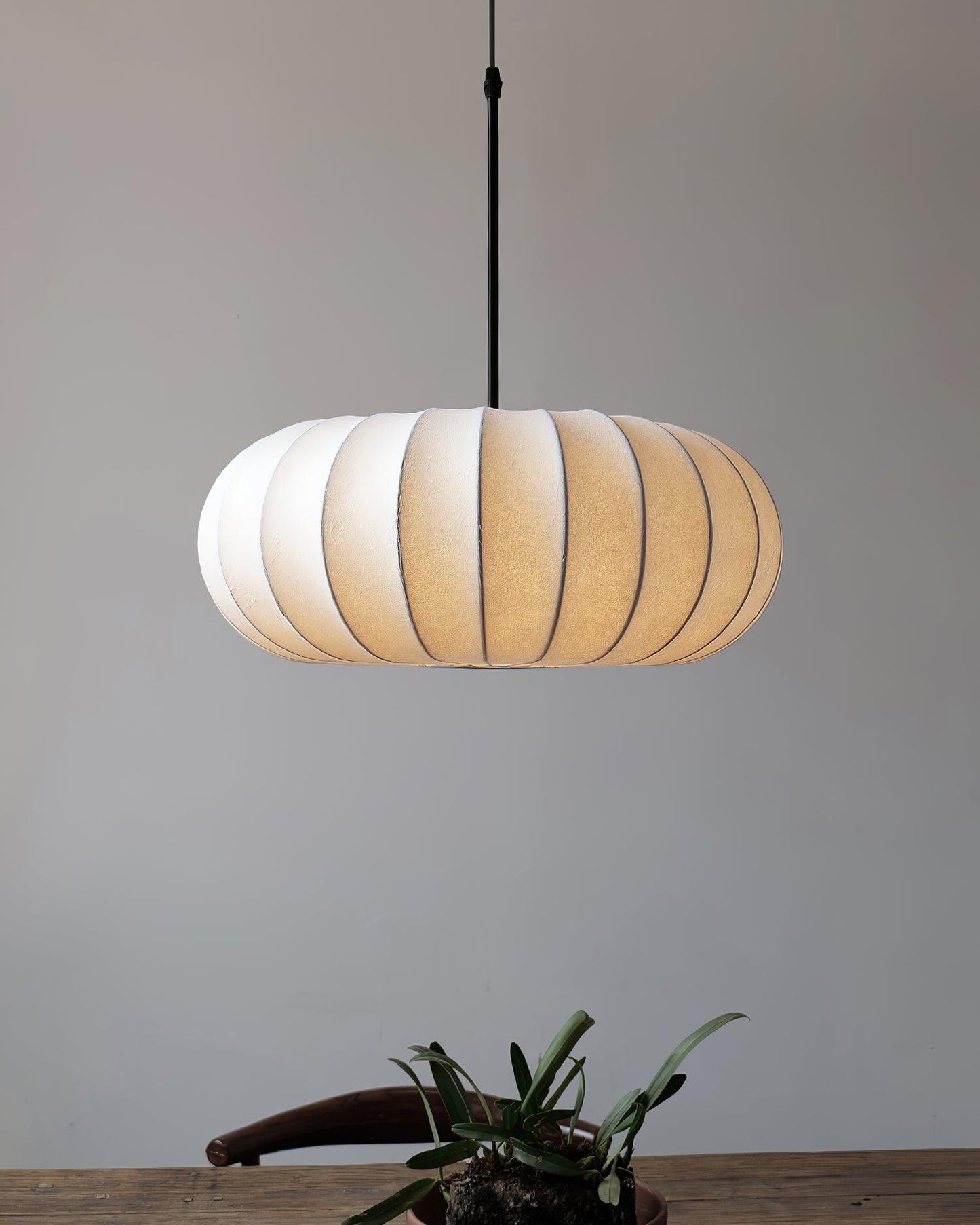Suspension Verona - Luminaire Minimaliste en Métal et Soie, Design Wabi-Sabi