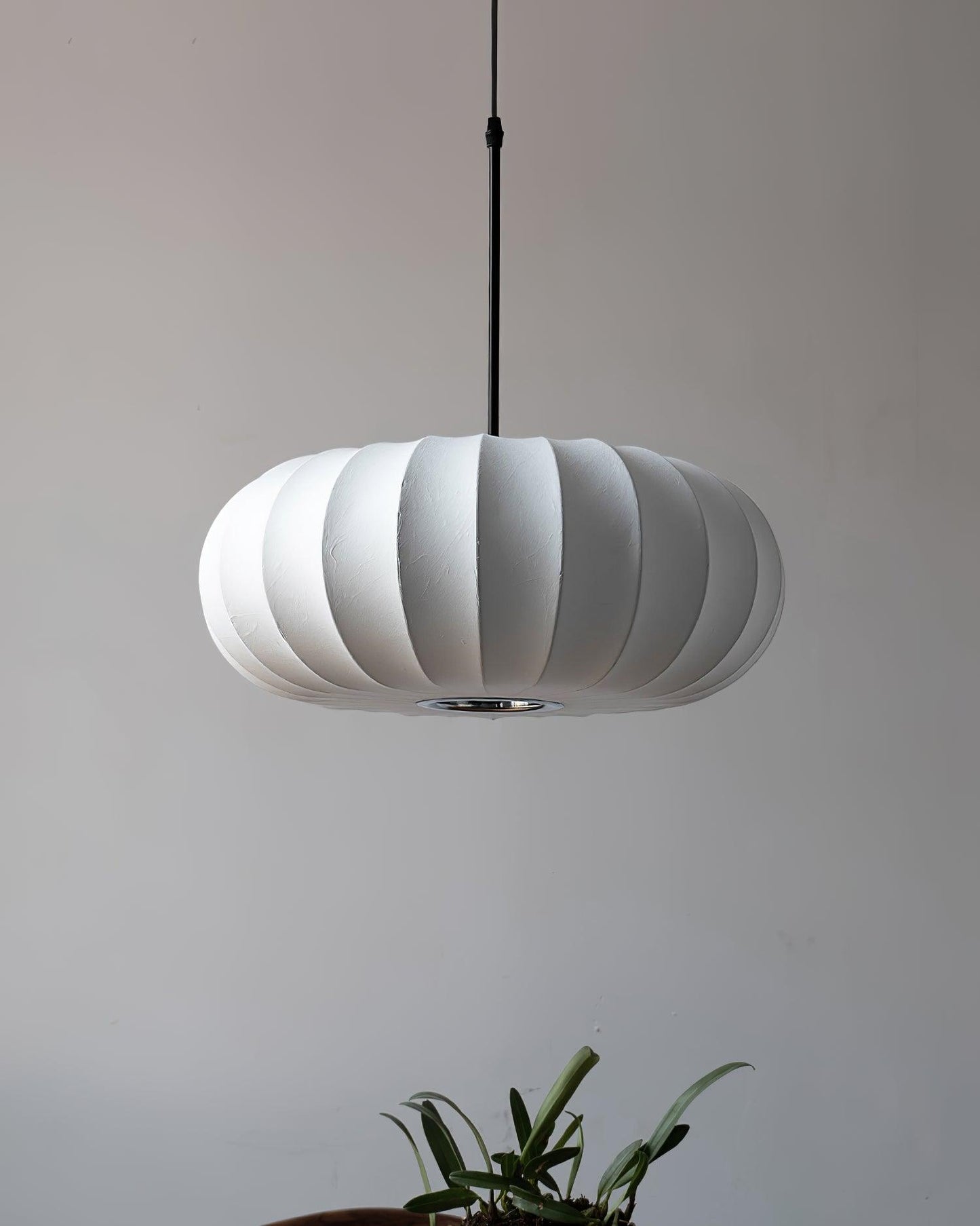 Suspension Verona - Luminaire Minimaliste en Métal et Soie, Design Wabi-Sabi