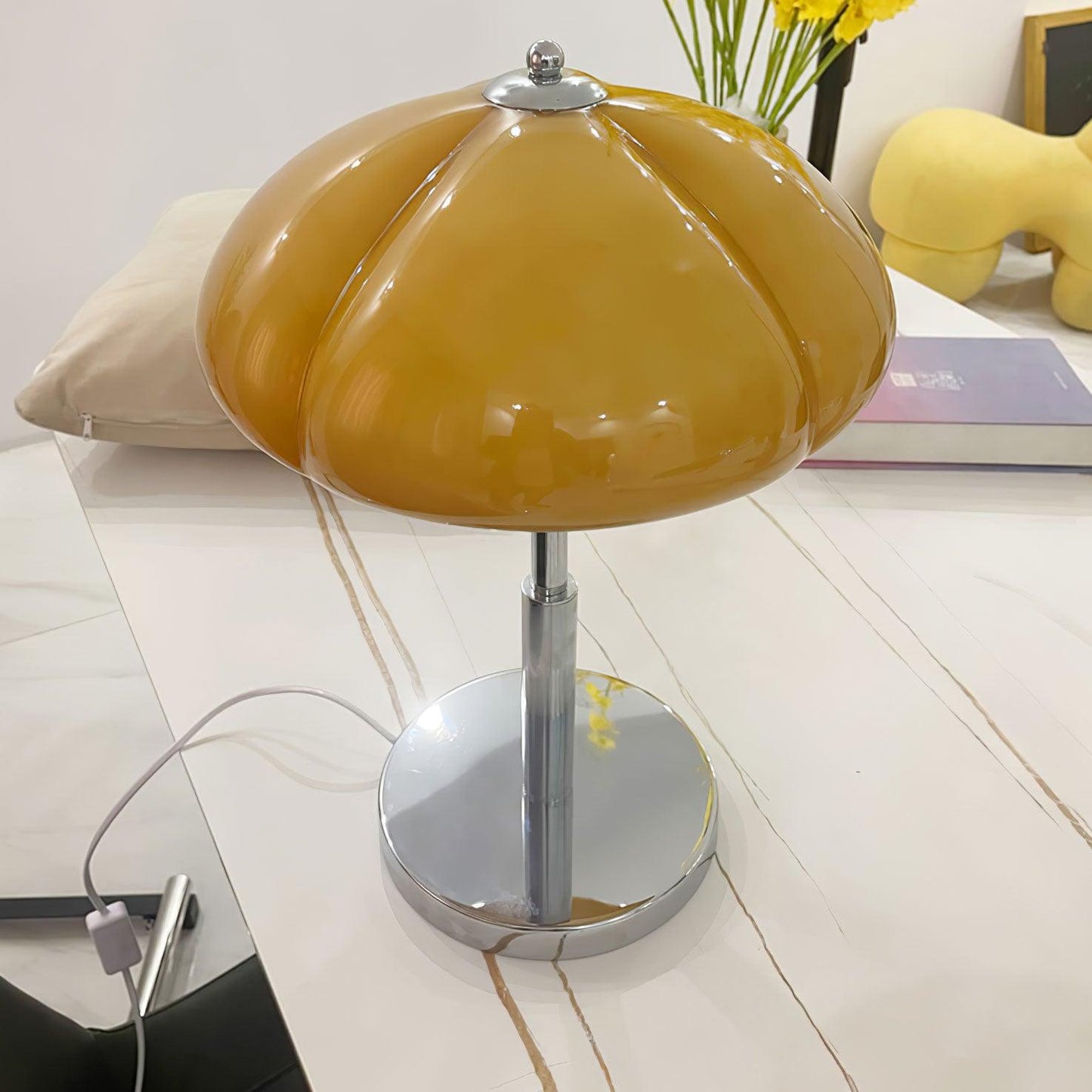 Lampe de Table Pilz Bauhaus – Design Moderne avec Abat-jour en Verre Amber