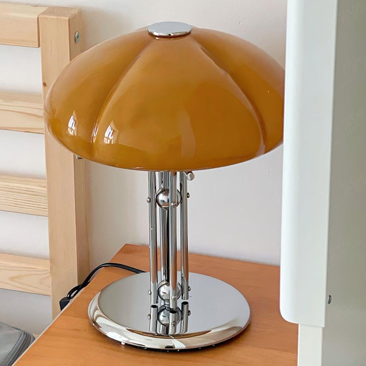 Lampe de Table Pilz Bauhaus – Design Moderne avec Abat-jour en Verre Amber
