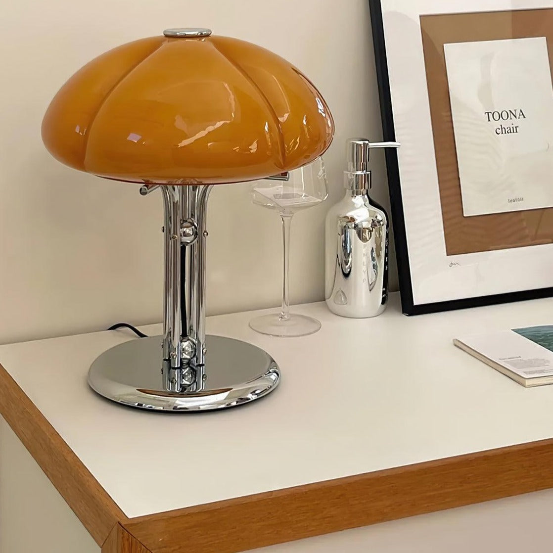 Lampe de Table Pilz Bauhaus – Design Moderne avec Abat-jour en Verre Amber
