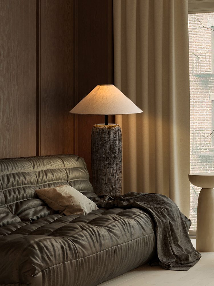 Lampadaire en Bois Vieilli - Élégance Rustique et Moderne pour Salon