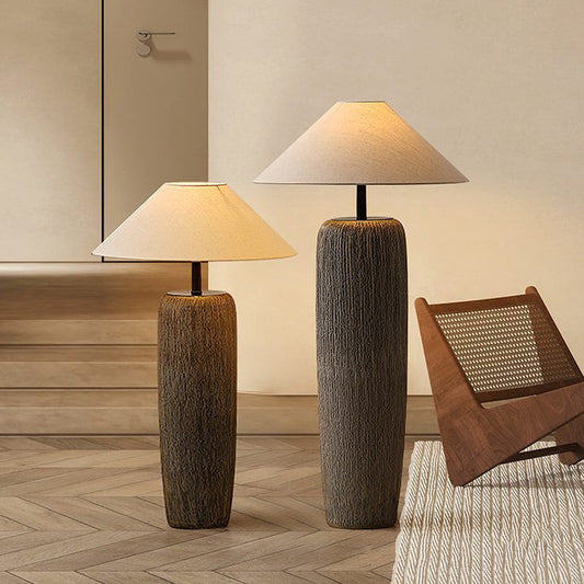 Lampadaire en Bois Vieilli - Élégance Rustique et Moderne pour Salon