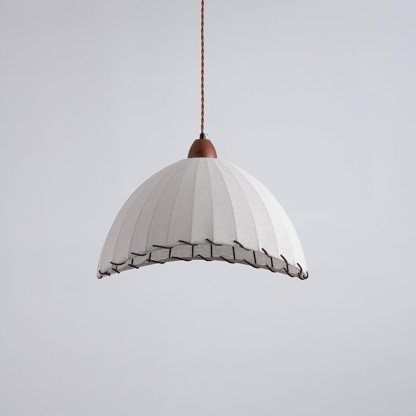 Suspension Bois et Tissu – Équilibre Naturel entre Élégance et Confort