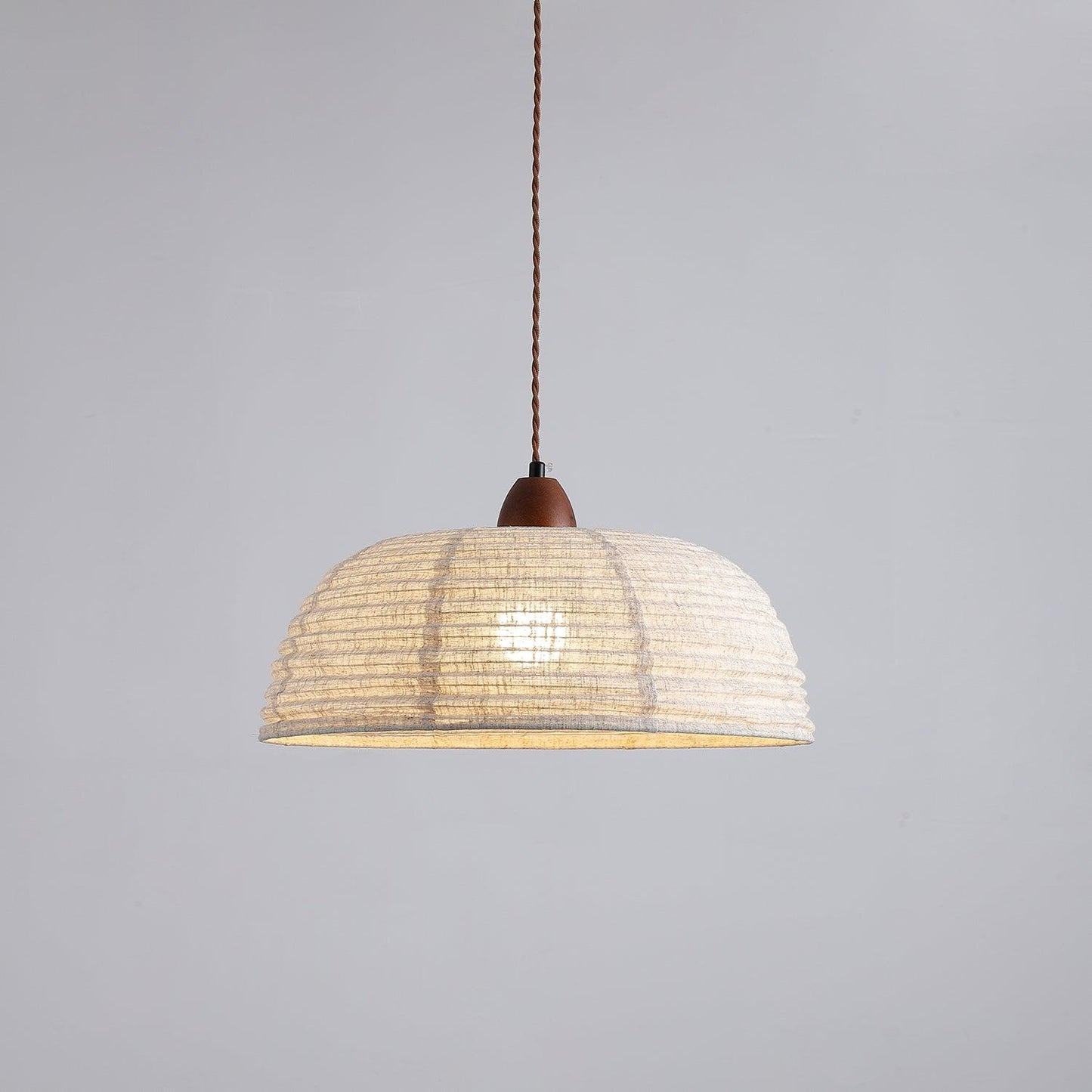 Suspension Bois et Tissu – Équilibre Naturel entre Élégance et Confort