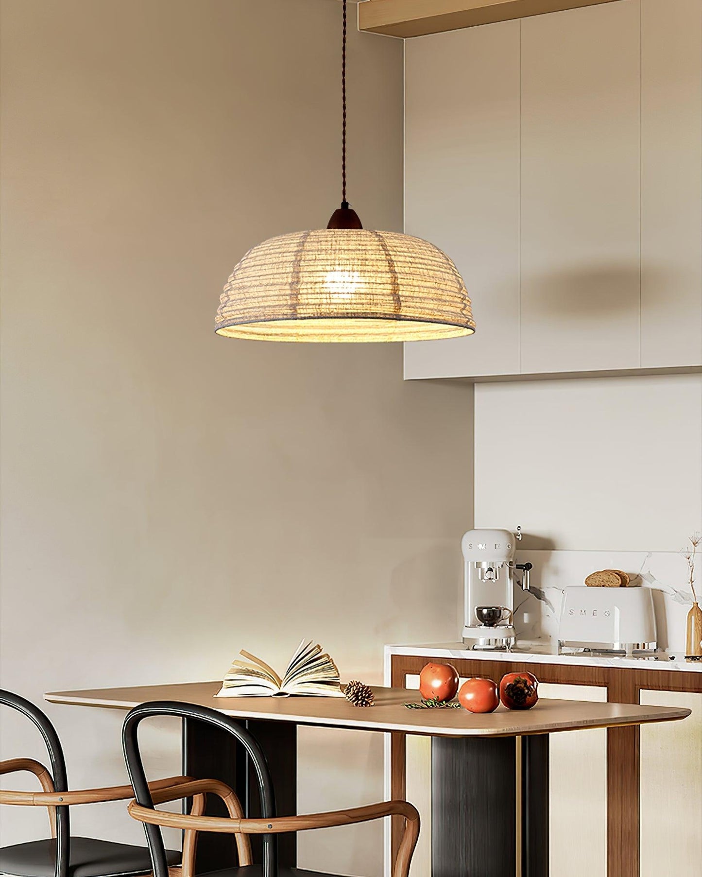 Suspension Bois et Tissu – Équilibre Naturel entre Élégance et Confort