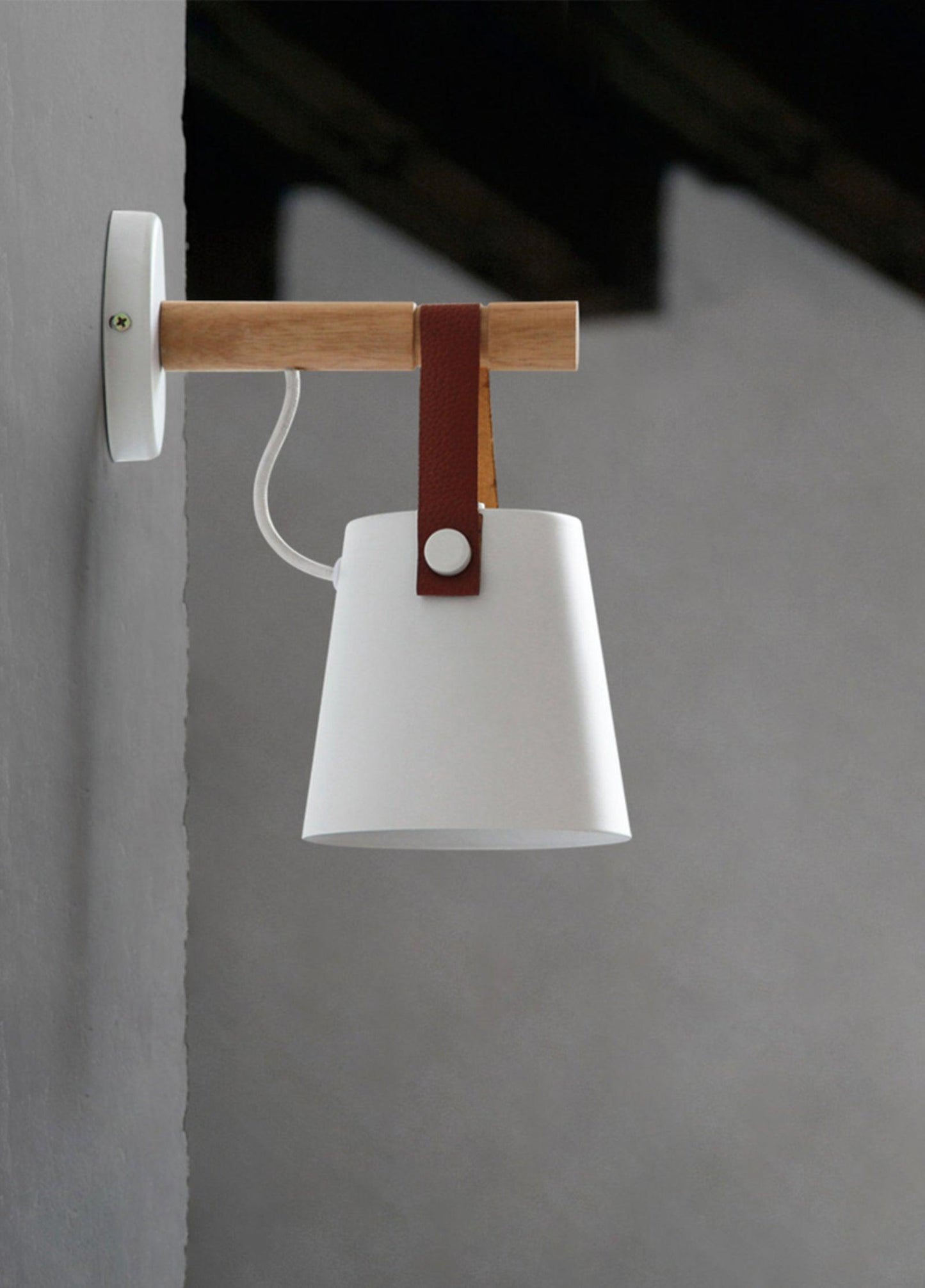 Applique Murale Scandinave en Bois et Cuir – Design Élégant avec Lumière LED Efficace