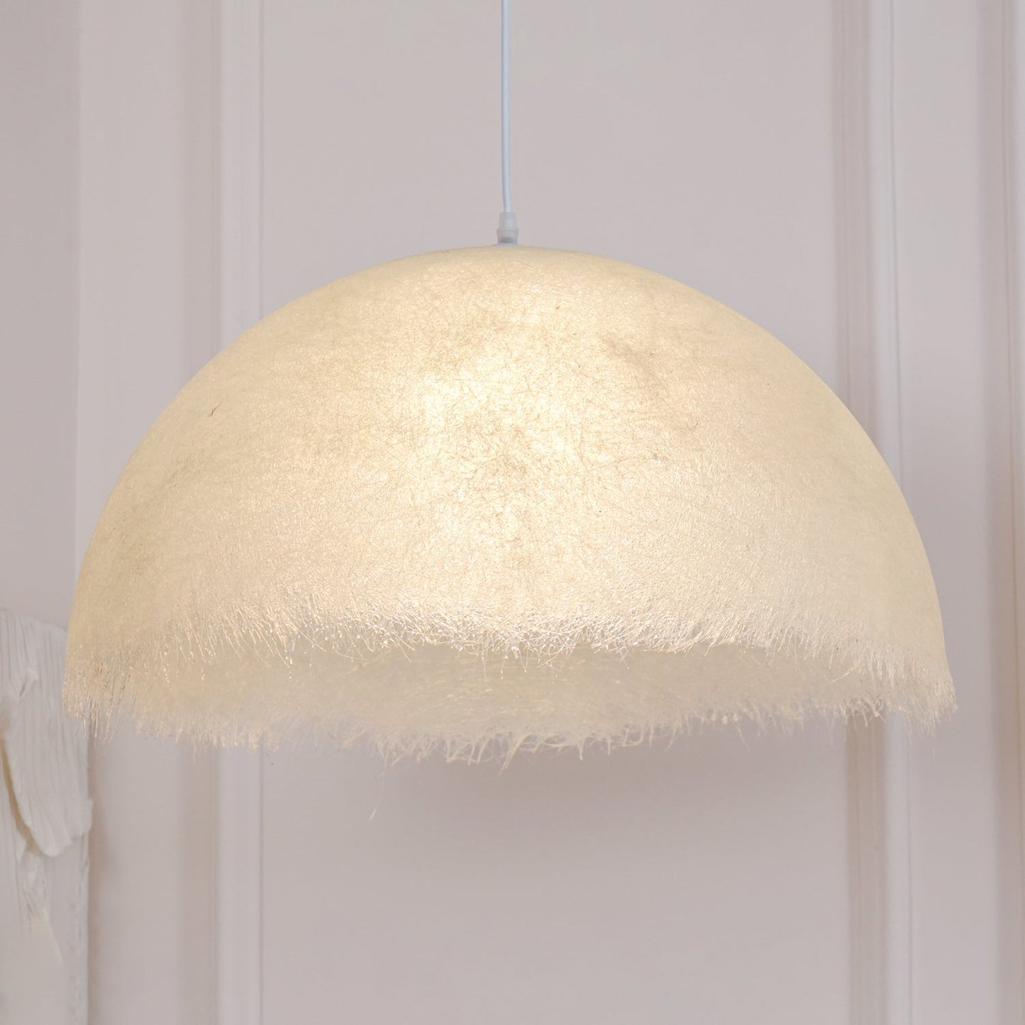 Suspension Znts – Luminaire Moderne en Résine Époxy et Métal avec Éclairage LED