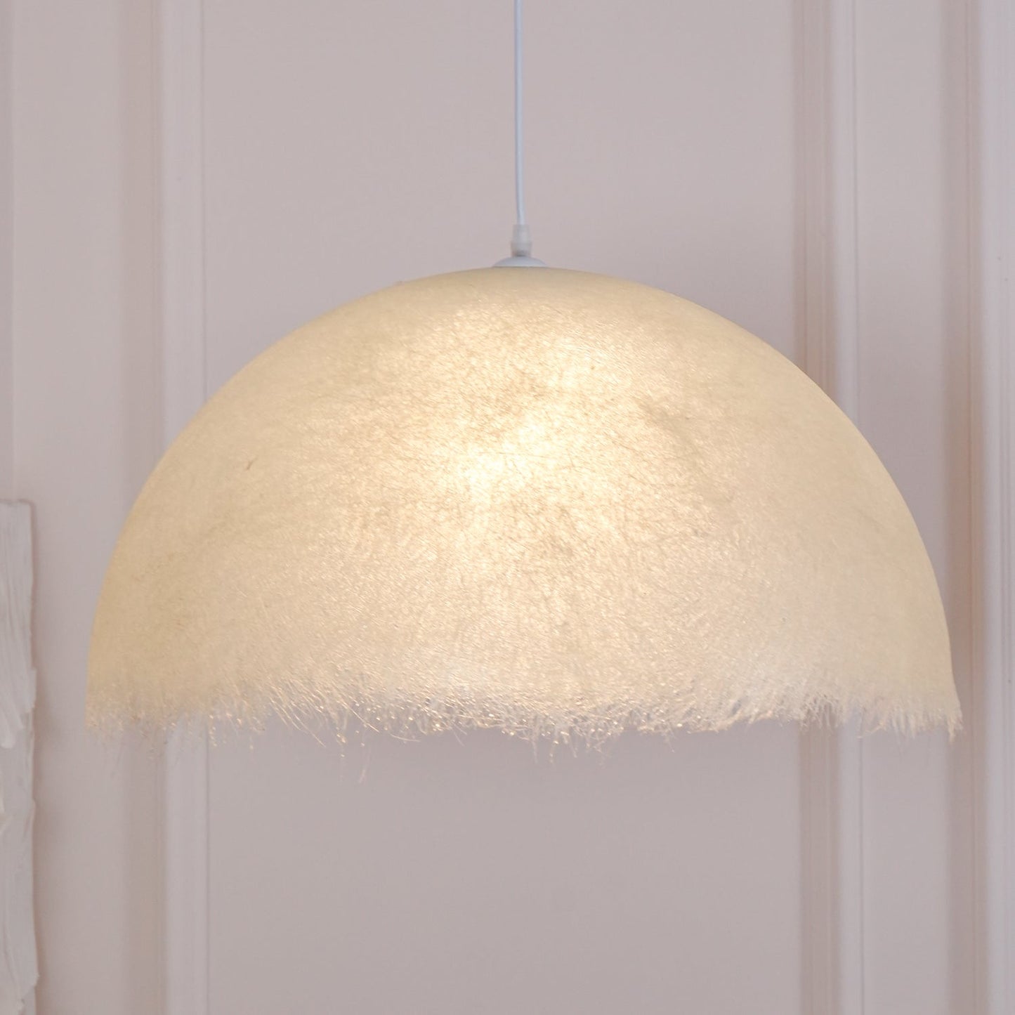 Suspension Znts – Luminaire Moderne en Résine Époxy et Métal avec Éclairage LED