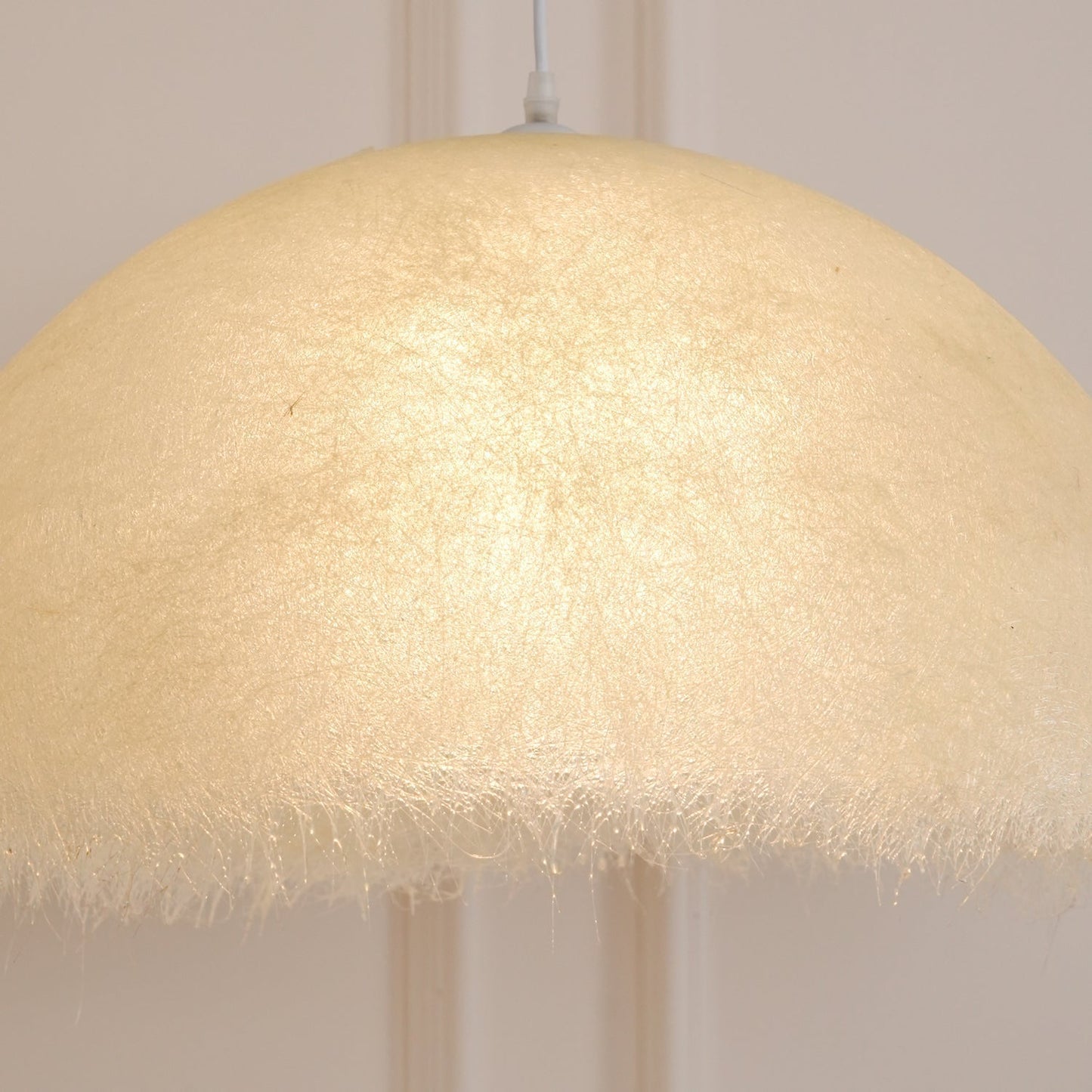Suspension Znts – Luminaire Moderne en Résine Époxy et Métal avec Éclairage LED