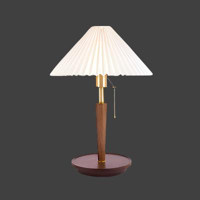 Lampe de Table Vintage en Bois Plissé – Charme Classique et Fonctionnalité Moderne