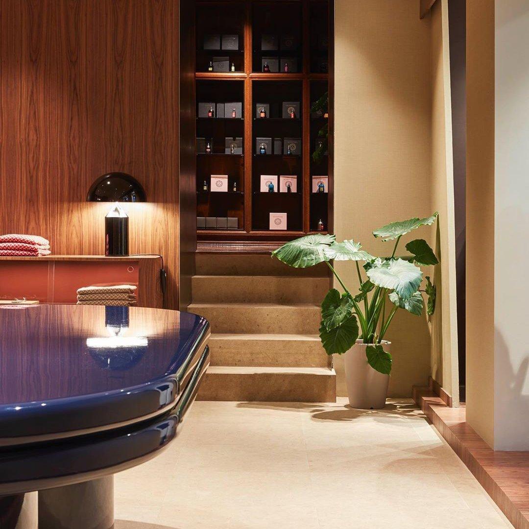 Lampe de Table Métal Lumino – Design Élégant & Éclairage Fonctionnel