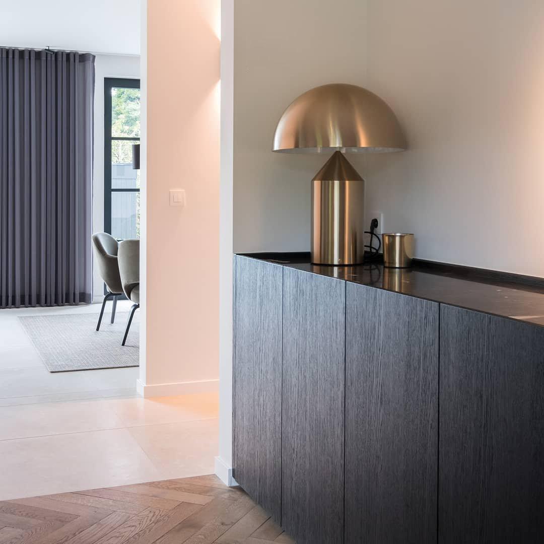 Lampe de Table Métal Lumino – Design Élégant & Éclairage Fonctionnel