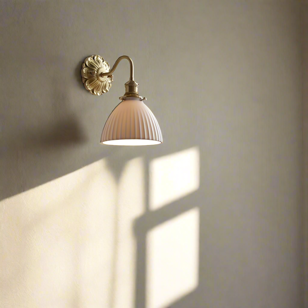 Applique Murale en Brassé et Céramique – Élégance Classique pour votre Intérieur
