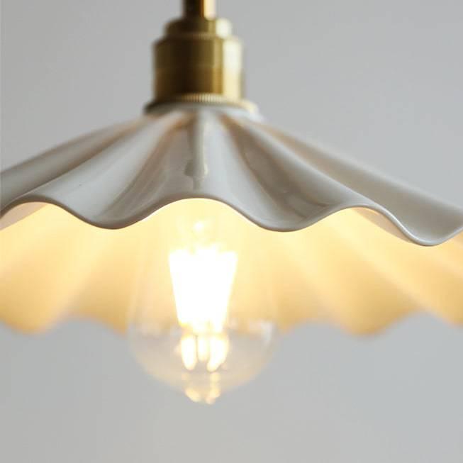 Suspension Cuisine Design en Céramique – Lampe Pendante Moderne avec Détail en Bois