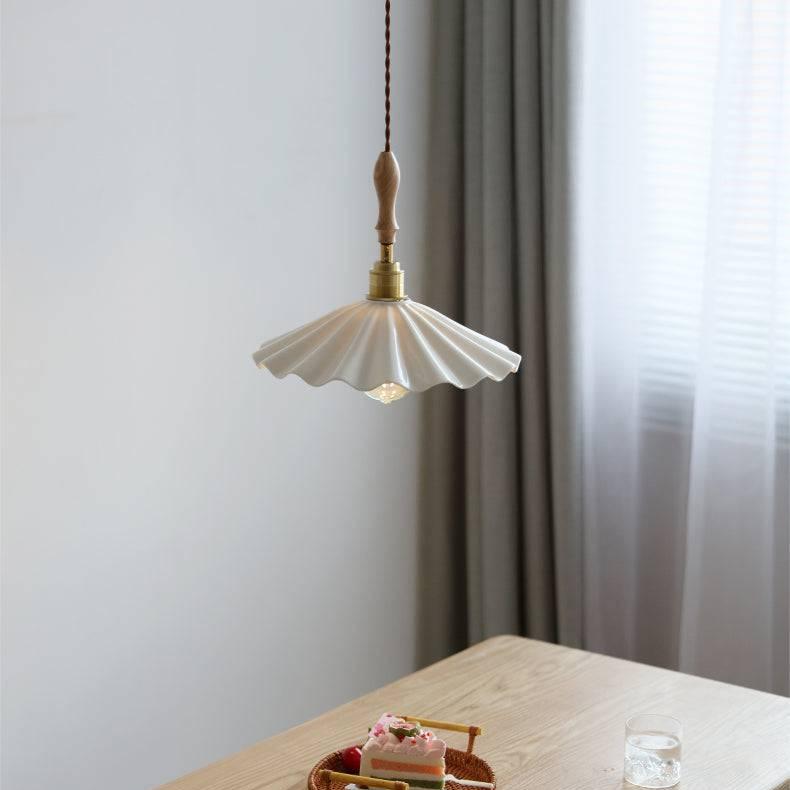 Suspension Cuisine Design en Céramique – Lampe Pendante Moderne avec Détail en Bois