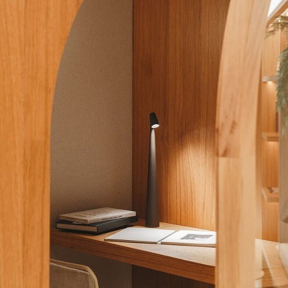 Lampe de Table Rechargeable - Design Élégant en Aluminium avec 3 Niveaux d'Intensité, Disponible en Plusieurs Couleurs
