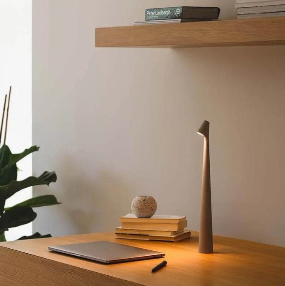Lampe de Table Rechargeable - Design Élégant en Aluminium avec 3 Niveaux d'Intensité, Disponible en Plusieurs Couleurs