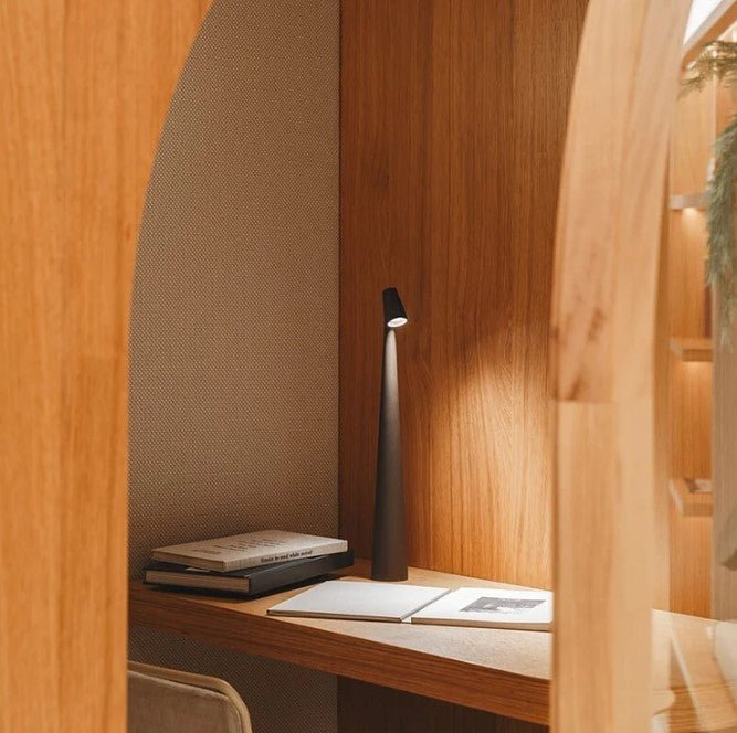 Lampe de Table Rechargeable - Design Élégant en Aluminium avec 3 Niveaux d'Intensité, Disponible en Plusieurs Couleurs