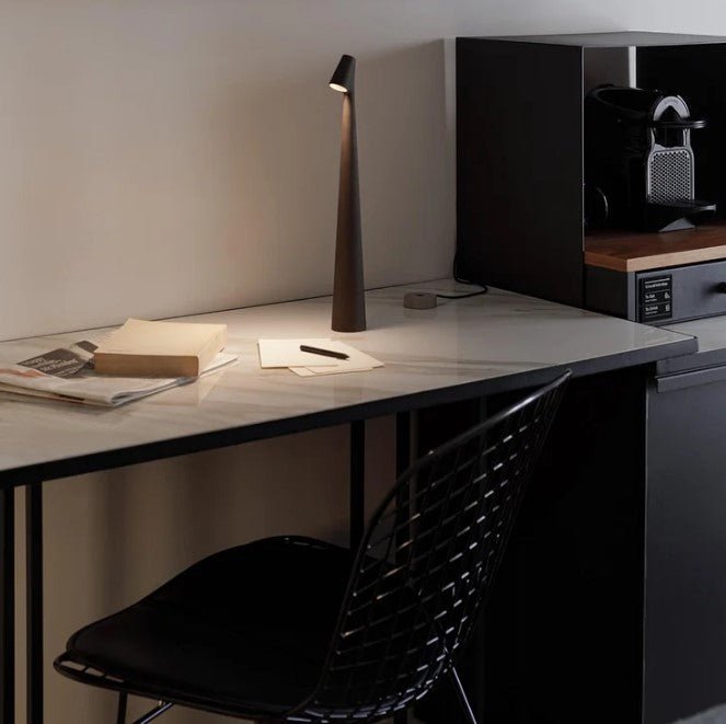 Lampe de Table Rechargeable - Design Élégant en Aluminium avec 3 Niveaux d'Intensité, Disponible en Plusieurs Couleurs