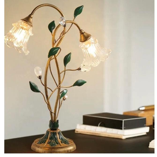 Lampe de Table Fleurie - Design Vintage en Fer, Cristal et Verre pour Chambre ou Salon
