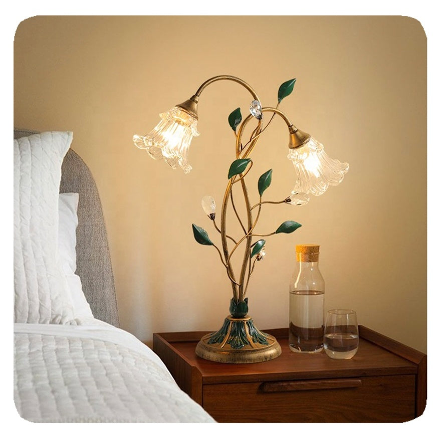 Lampe de Table Fleurie - Design Vintage en Fer, Cristal et Verre pour Chambre ou Salon