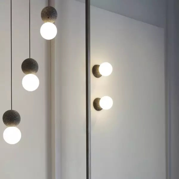 Suspension Origo – Design Géométrique en Pierre Volcanique et Diffuseur en Verre Opale