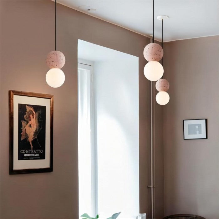 Suspension Origo – Design Géométrique en Zement, Pierre Volcanique et Verre Opale