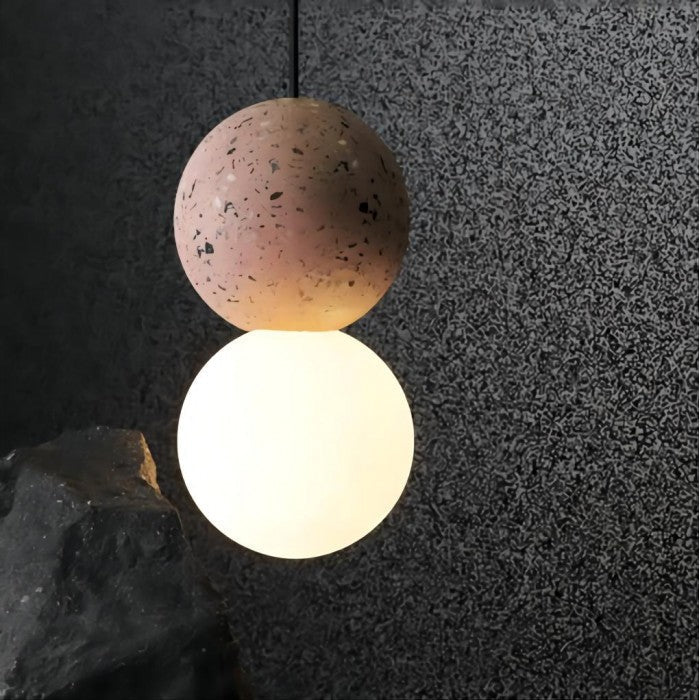 Suspension Origo – Design Géométrique en Zement, Pierre Volcanique et Verre Opale