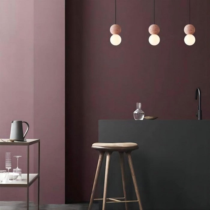 Suspension Origo – Design Géométrique en Zement, Pierre Volcanique et Verre Opale