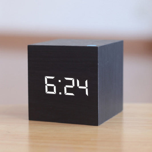 Horloge Numérique LED CubeTime Mini – Affichage de l’Heure, Date et Température, Compacte et Polyvalente