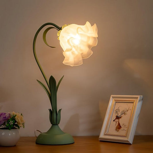 Lampe de Table Vintage à Fleurs Ajustable – Élégance Pratique et Design Inspiré de la Nature