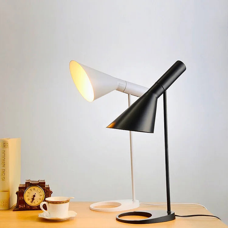 Lampe de Table Design LED - Éclairage Sculptural Réglable, Parfaite pour Bureau et Salon