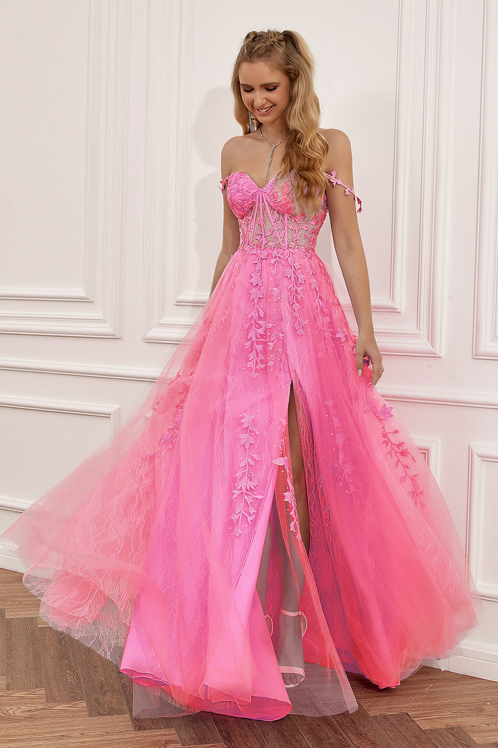 Robe de Soirée Élégance Sophie – Coupe A-Ligne, Détails Appliqués, Idéale pour Mariages et Événements Formels